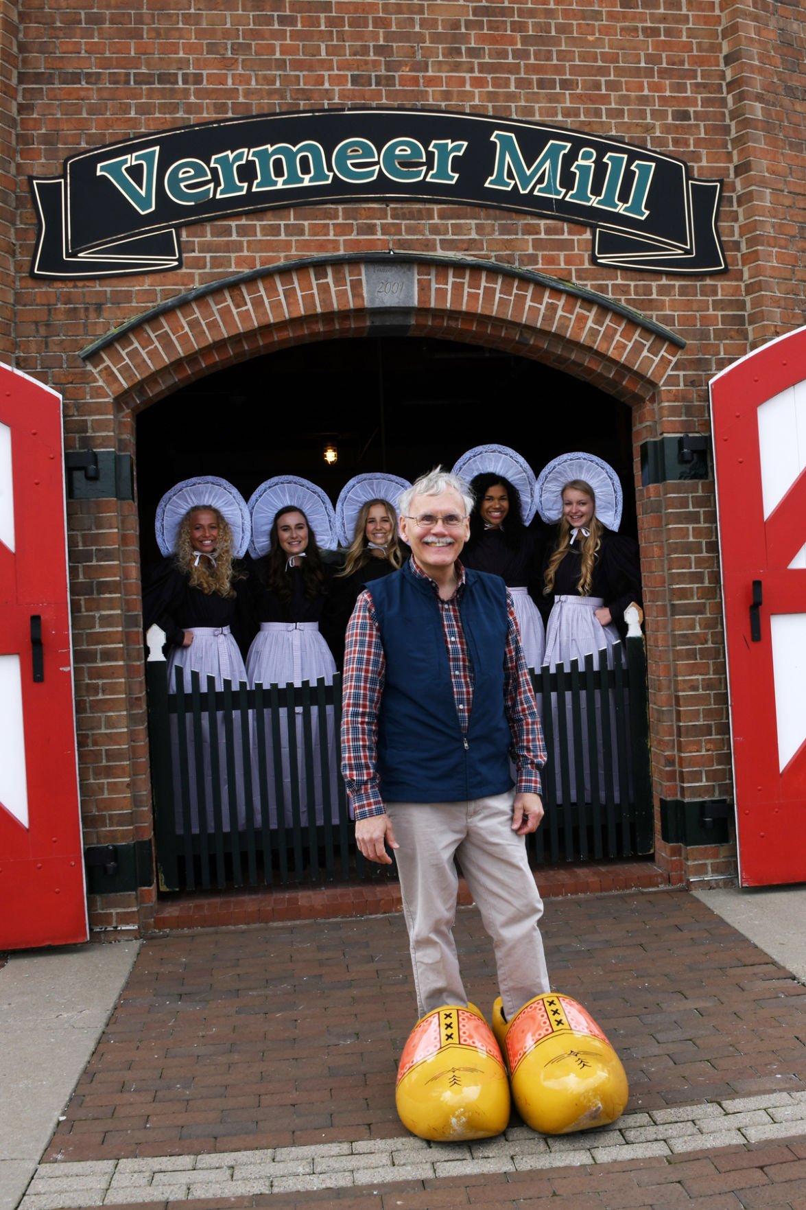 198 Dave Mettenbrink with Queen Olivia, center, and her court..JPG
